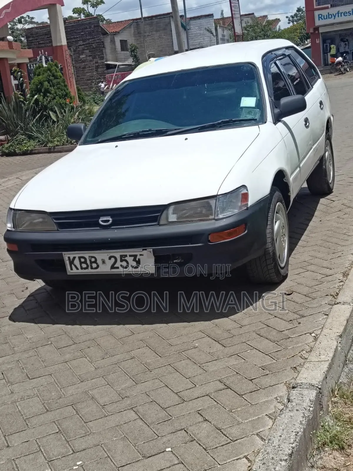 Toyota Corolla 1999 White