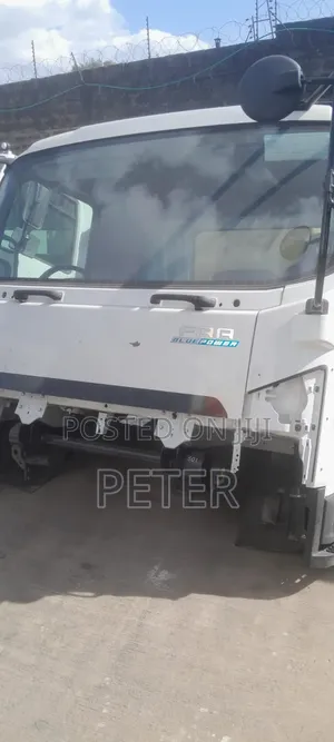 Isuzu FRR 90 Blue Power Cabin