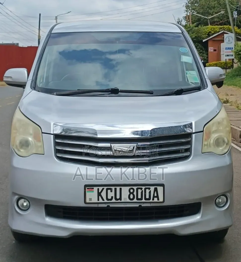 Toyota Noah 2013 Silver
