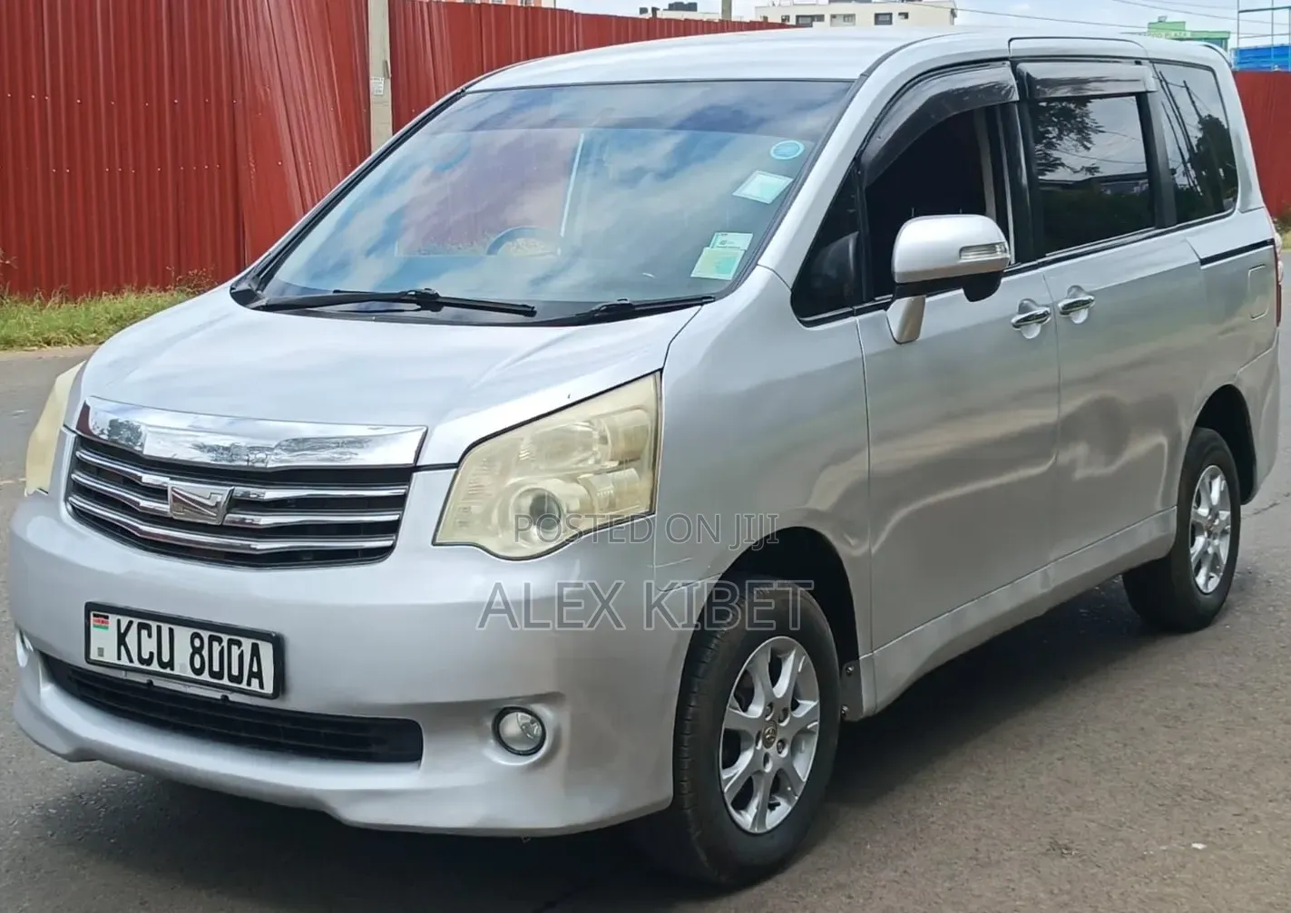 Toyota Noah 2013 Silver