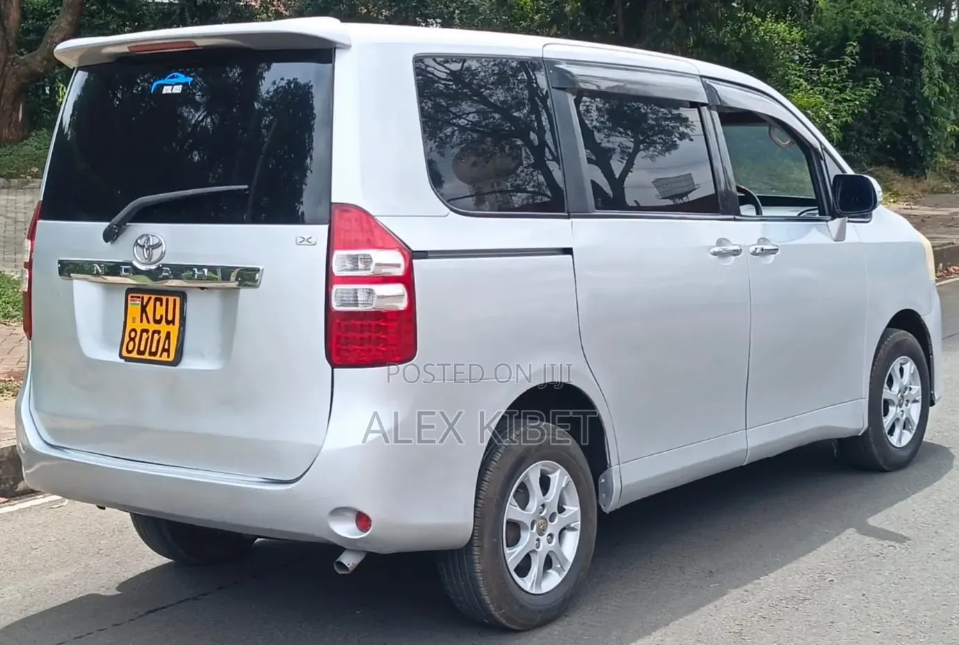 Toyota Noah 2013 Silver