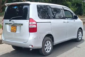Toyota Noah 2013 Silver