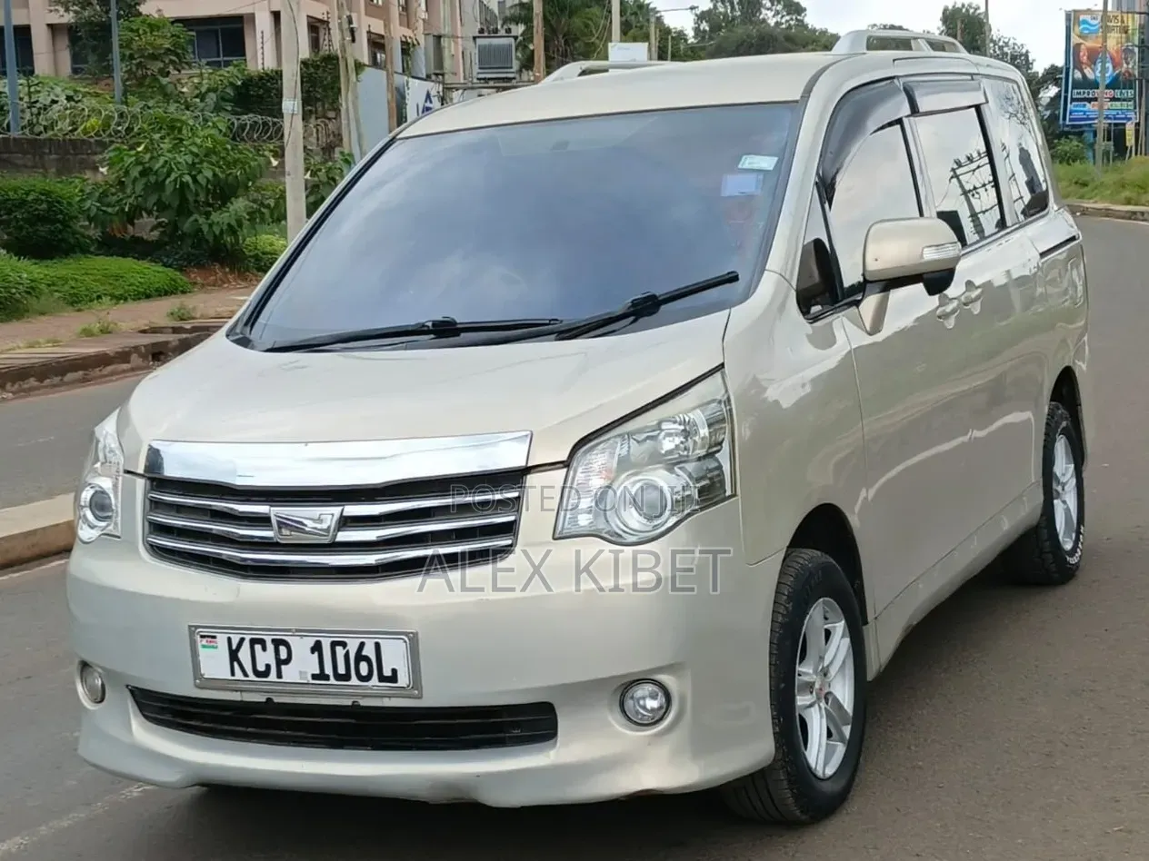 Toyota Noah 2010 Beige