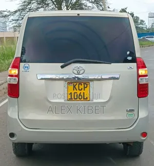 Toyota Noah 2010 Beige
