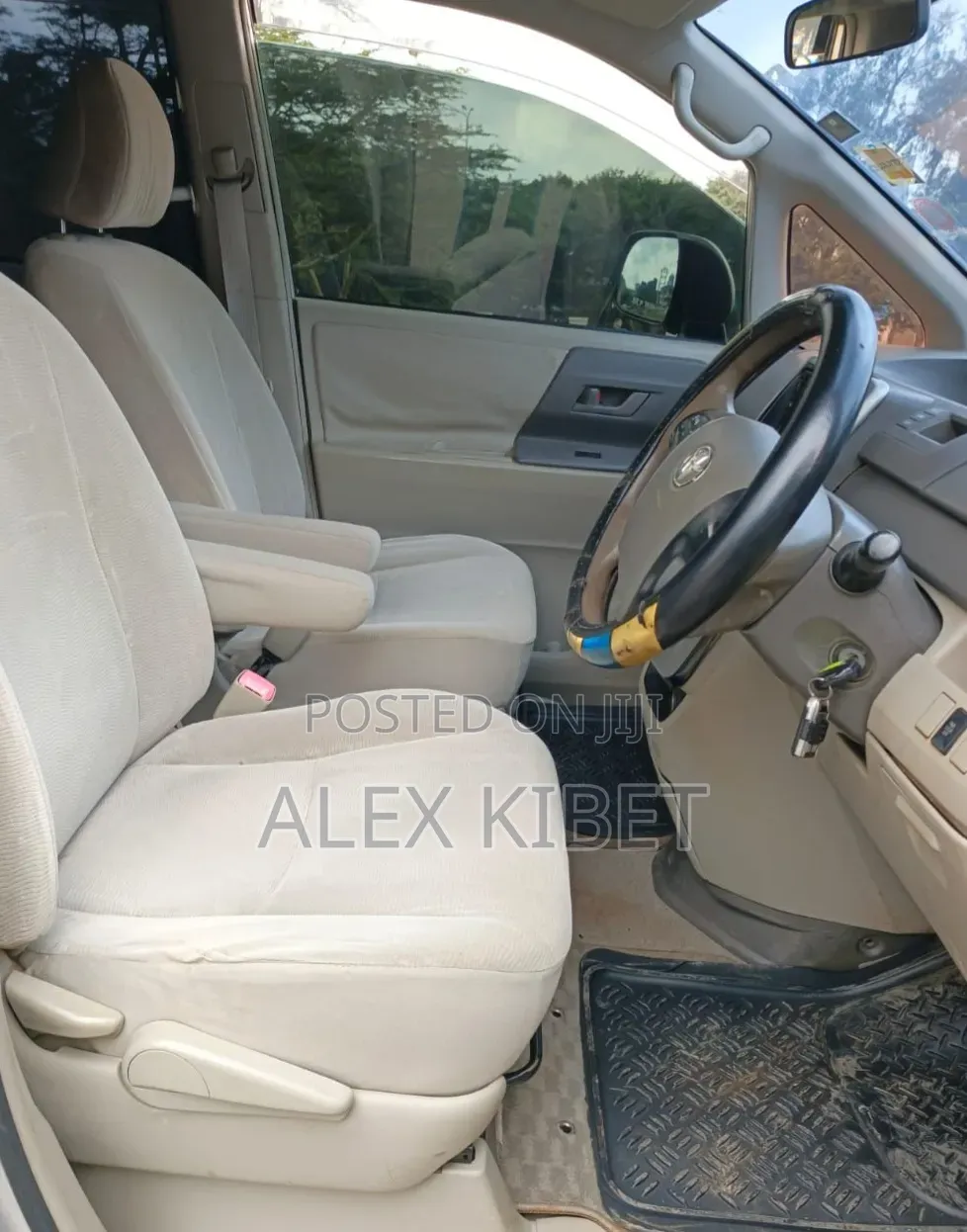 Toyota Noah 2010 Beige