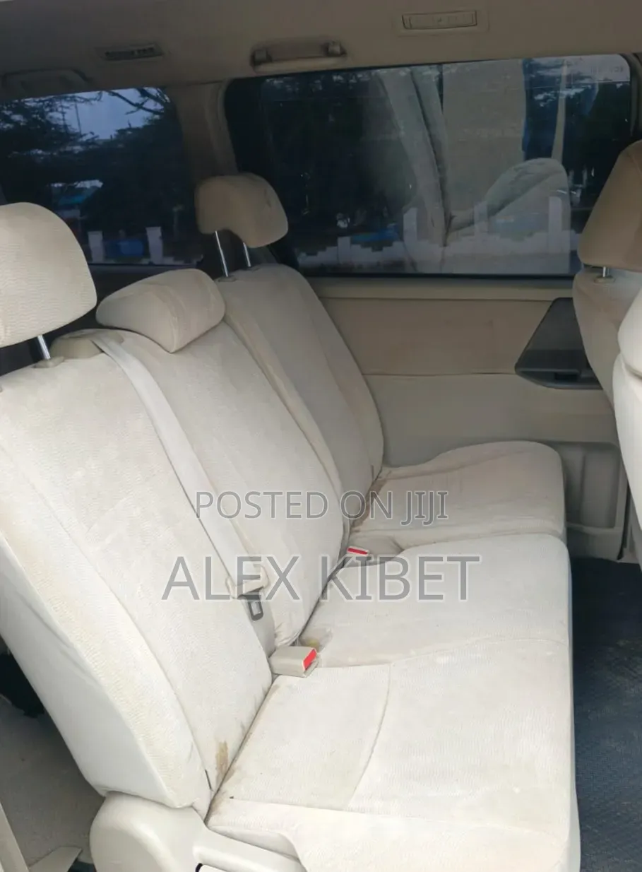 Toyota Noah 2010 Beige