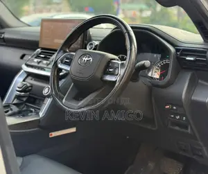 Toyota Land Cruiser LC300 2022 Silver