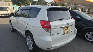 Toyota Vanguard 2013 White