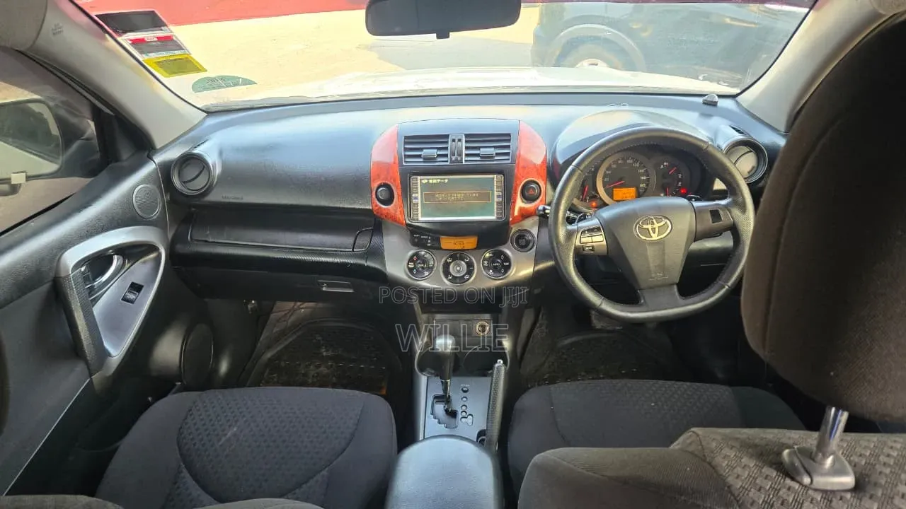 Toyota Vanguard 2013 White