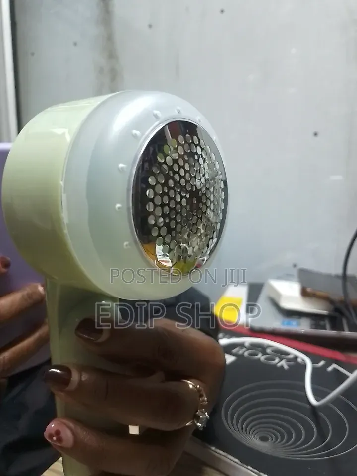 **Rechargeable Lint Remover**