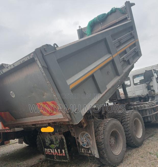 Ashok Leyland 2022 White - thumbnail 5