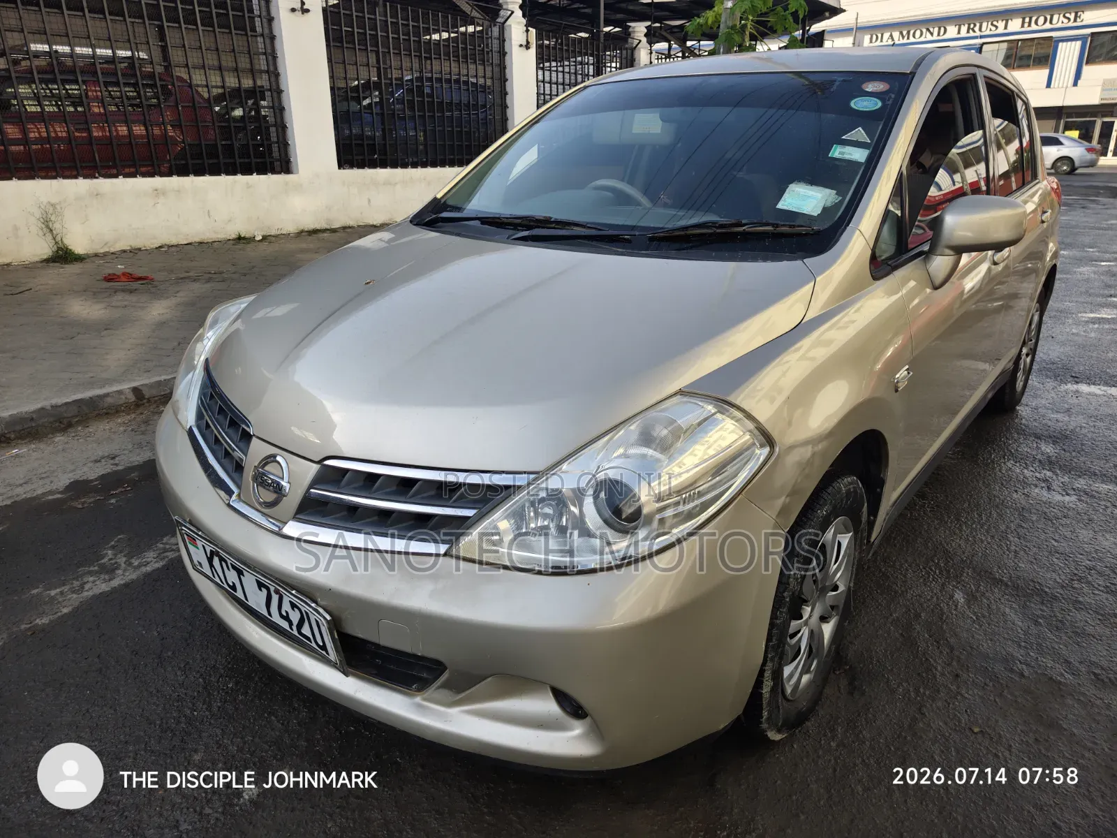 Nissan Tiida 2012 Gold