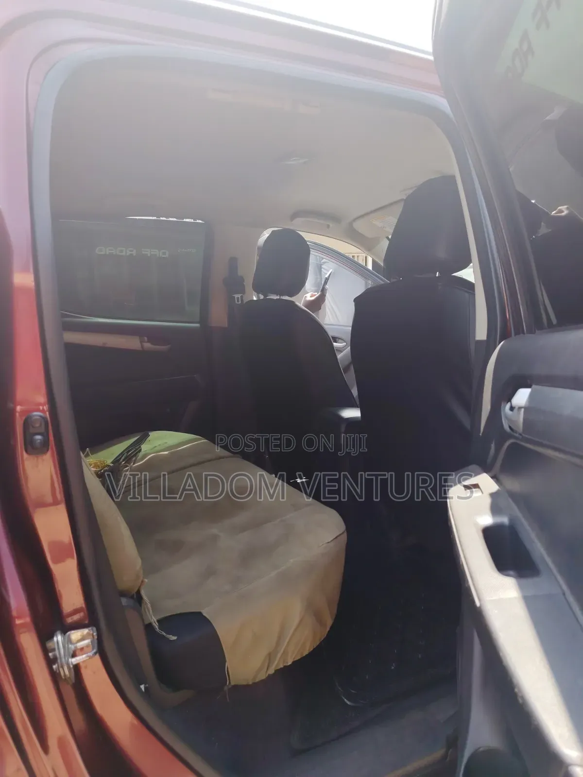 Isuzu D-MAX 2013 Maroon