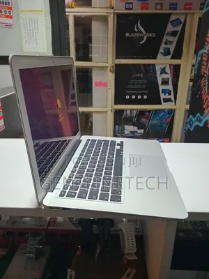 Laptop Apple MacBook Pro 2017 8GB Intel Core i5 HDD 128GB