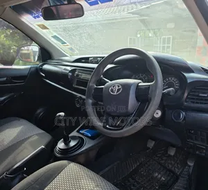 Toyota Hilux 2019 White