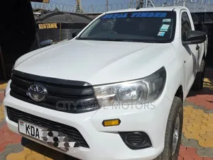 Toyota Hilux 2019 White