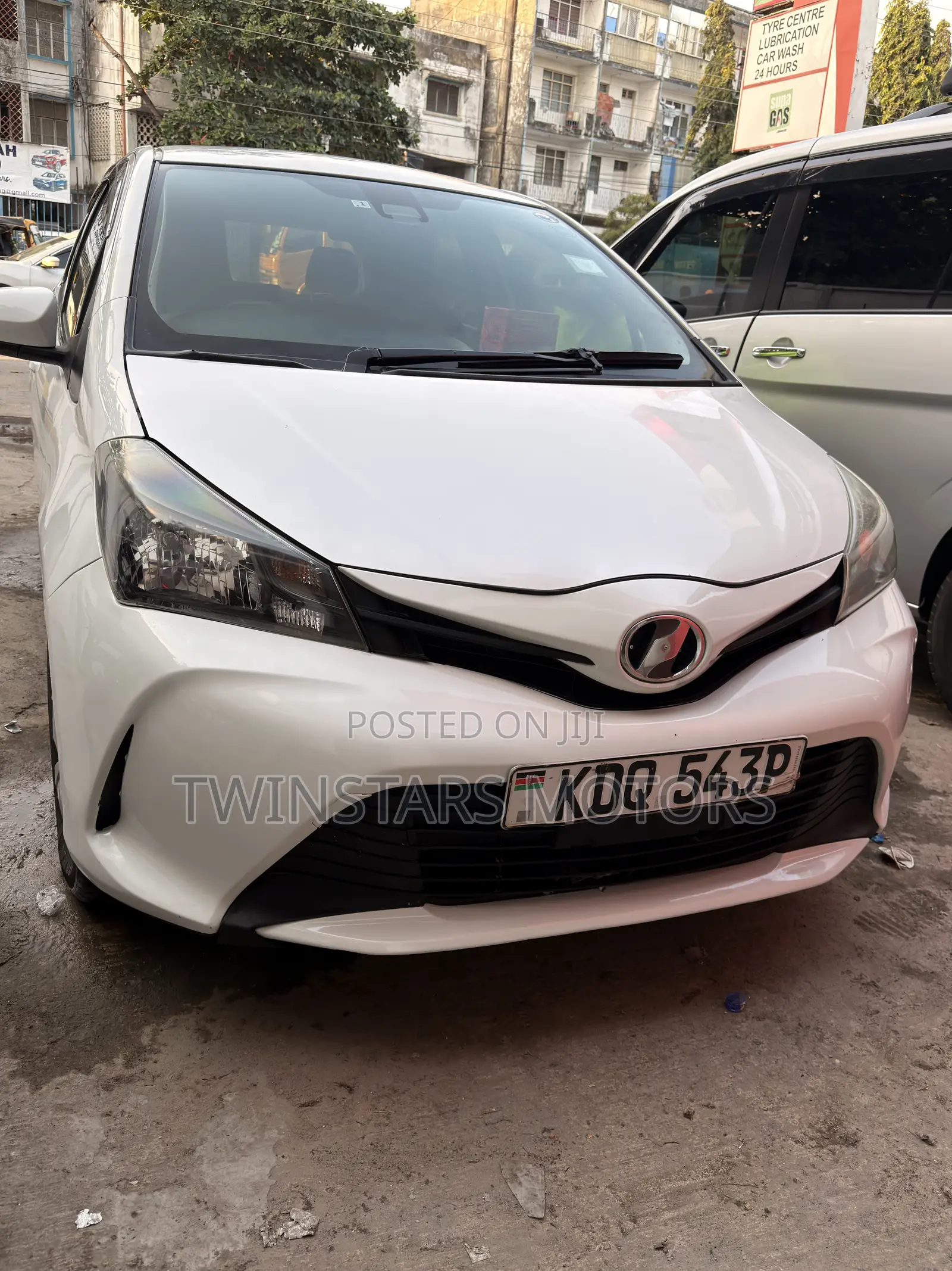 Toyota Vitz 1.3 FWD 5dr 2017 White
