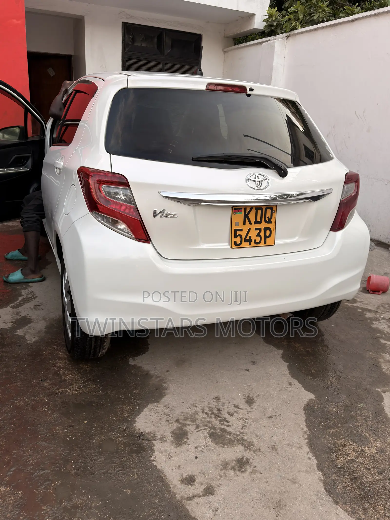 Toyota Vitz 1.3 FWD 5dr 2017 White