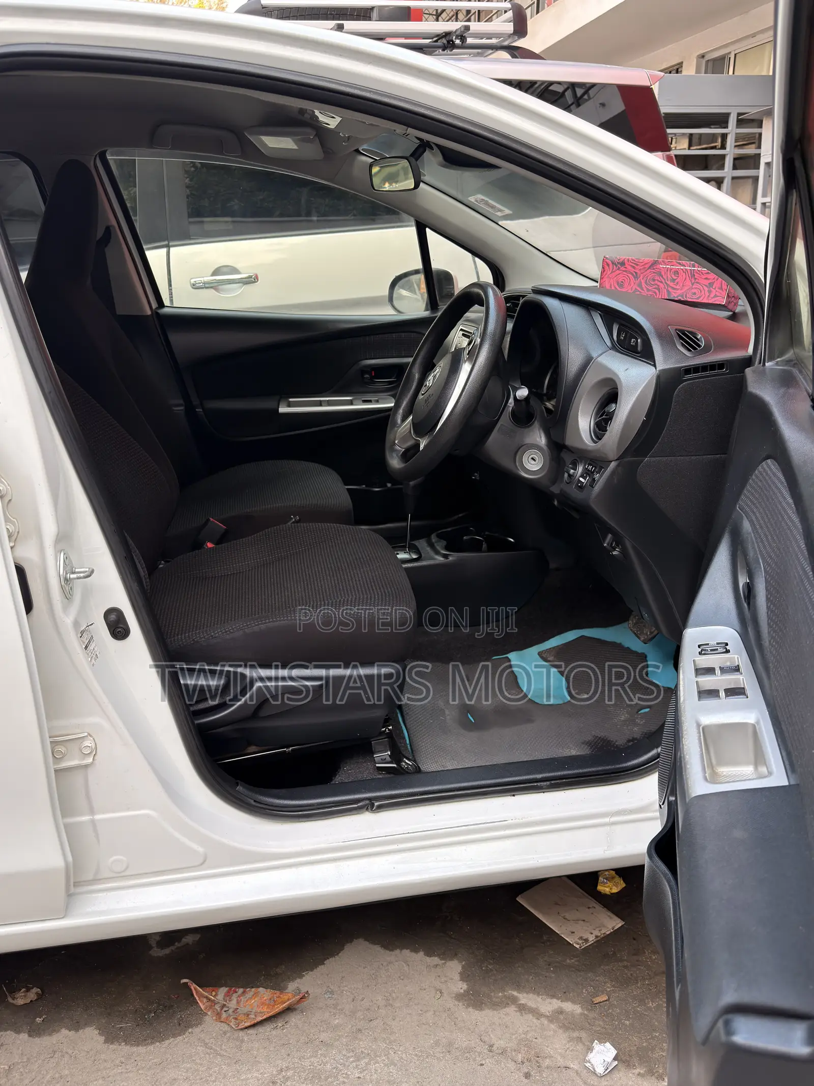 Toyota Vitz 1.3 FWD 5dr 2017 White
