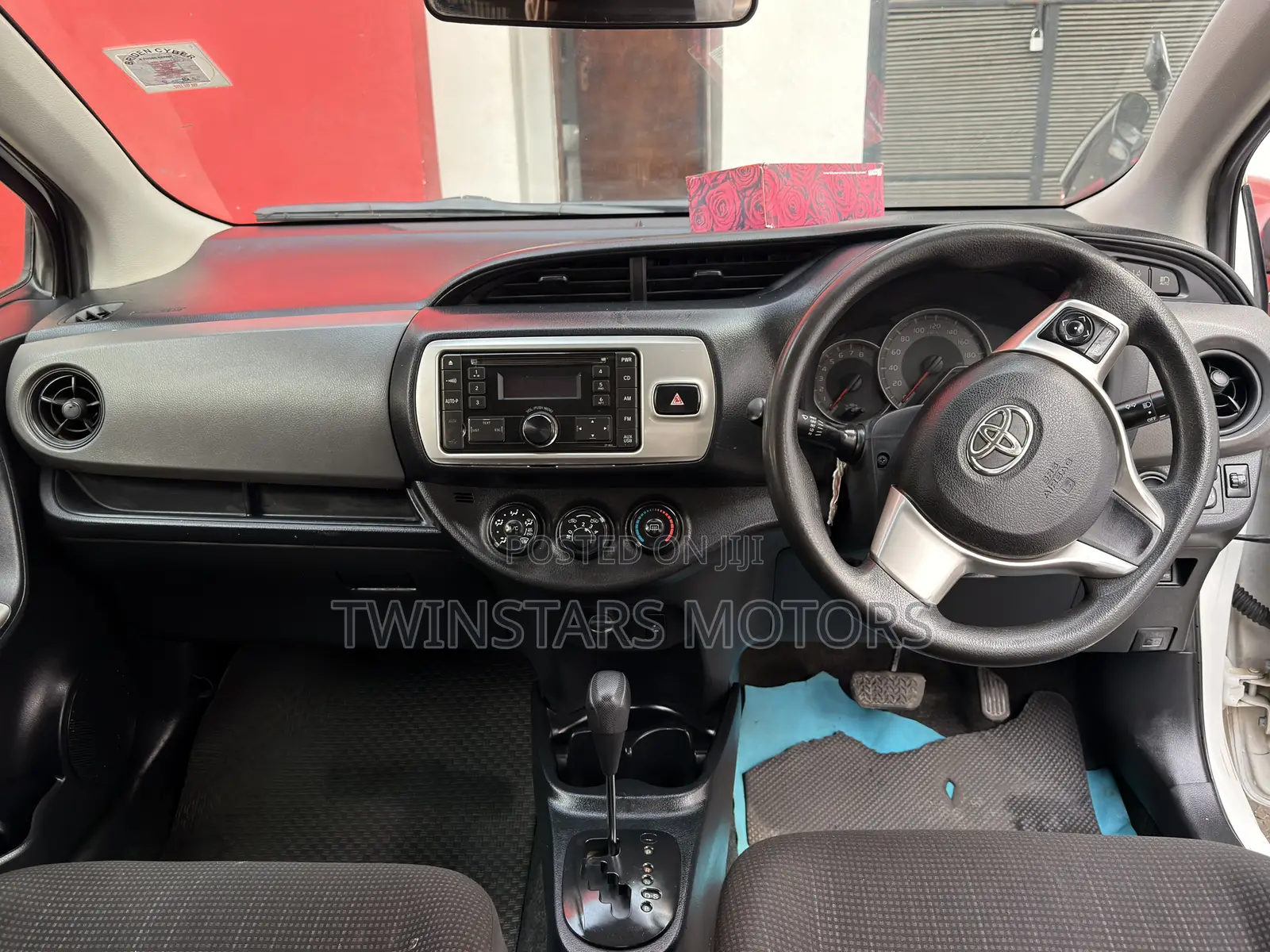 Toyota Vitz 1.3 FWD 5dr 2017 White