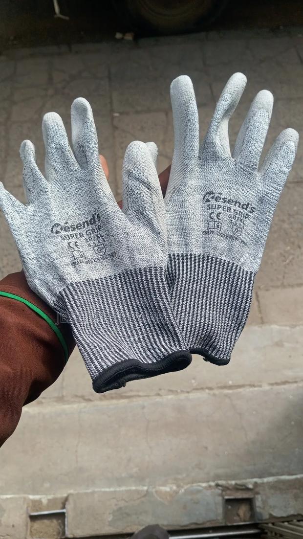 Cut Resistant Hand Gloves - thumbnail 2
