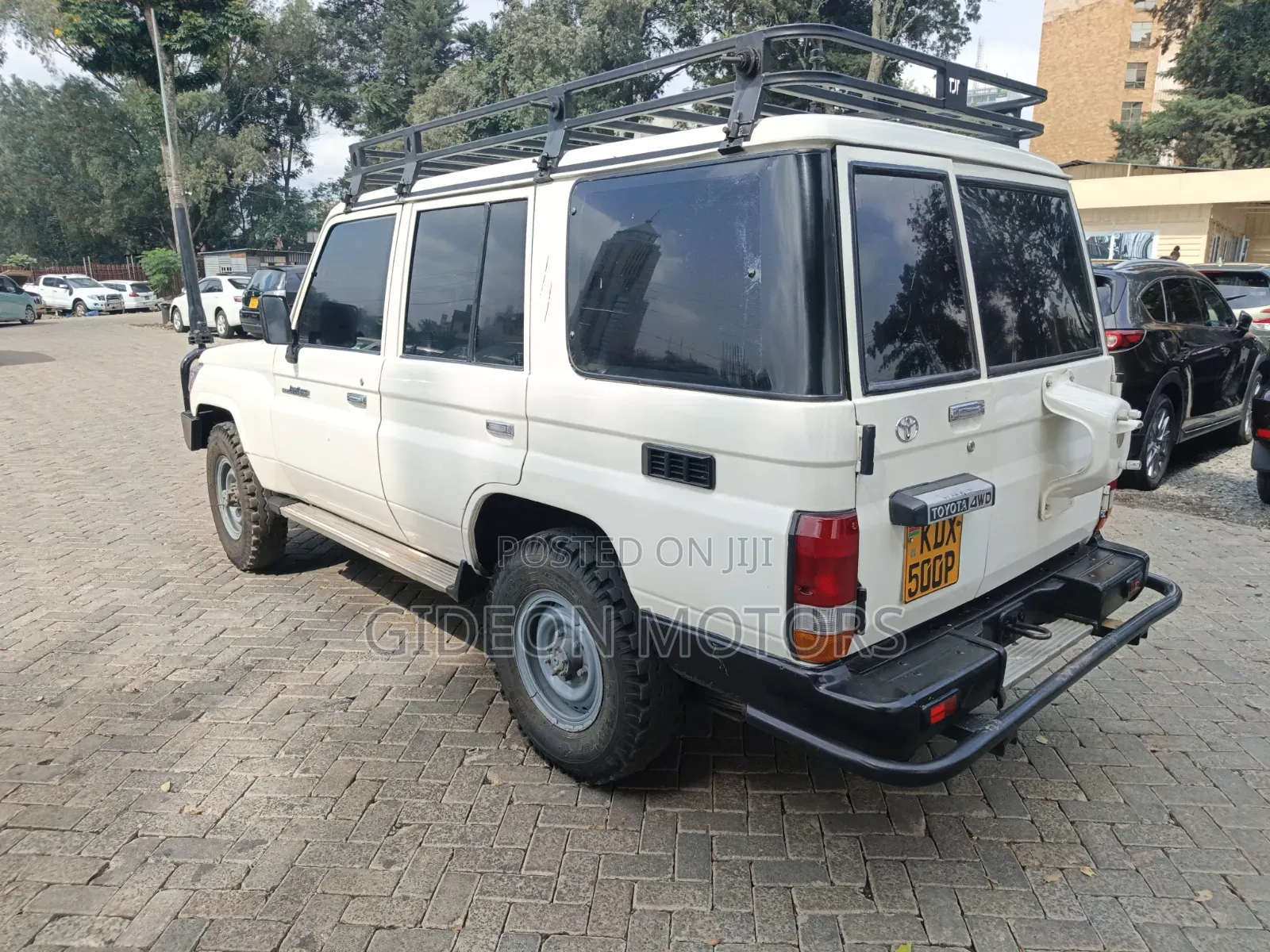 Toyota Land Cruiser 2011 White