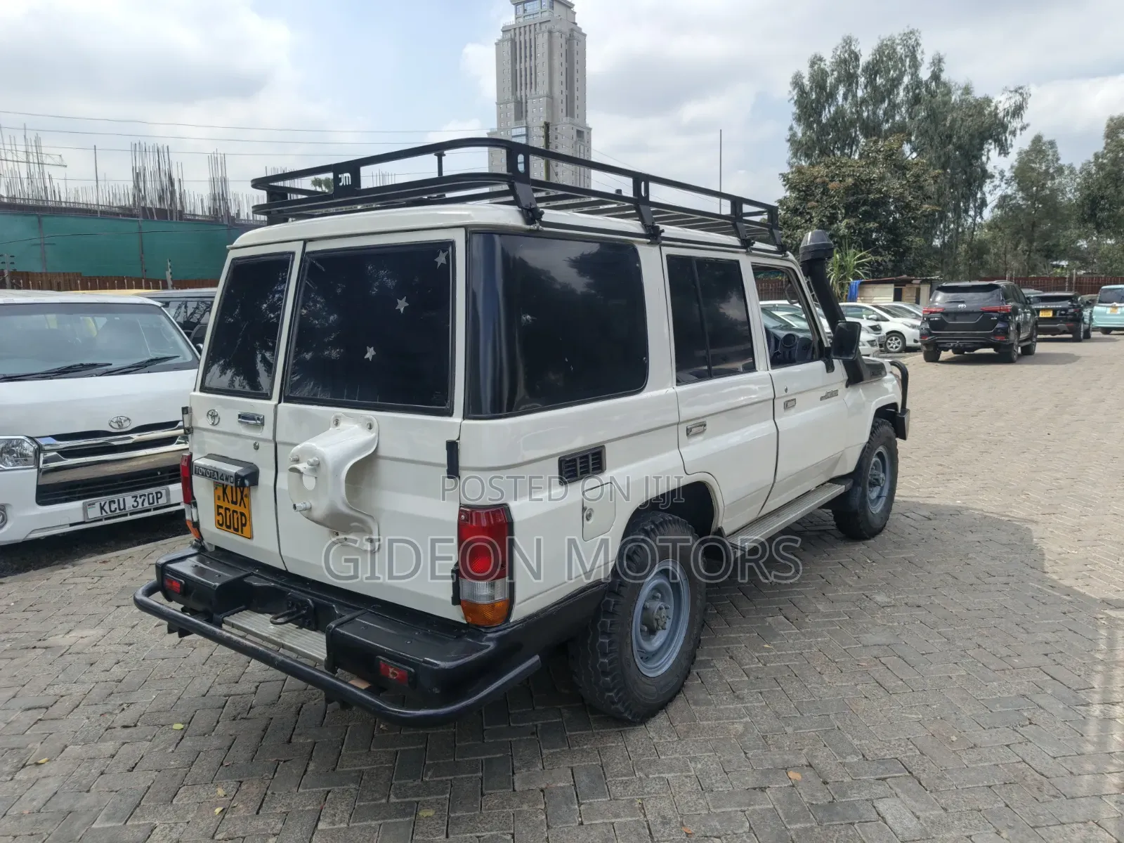 Toyota Land Cruiser 2011 White