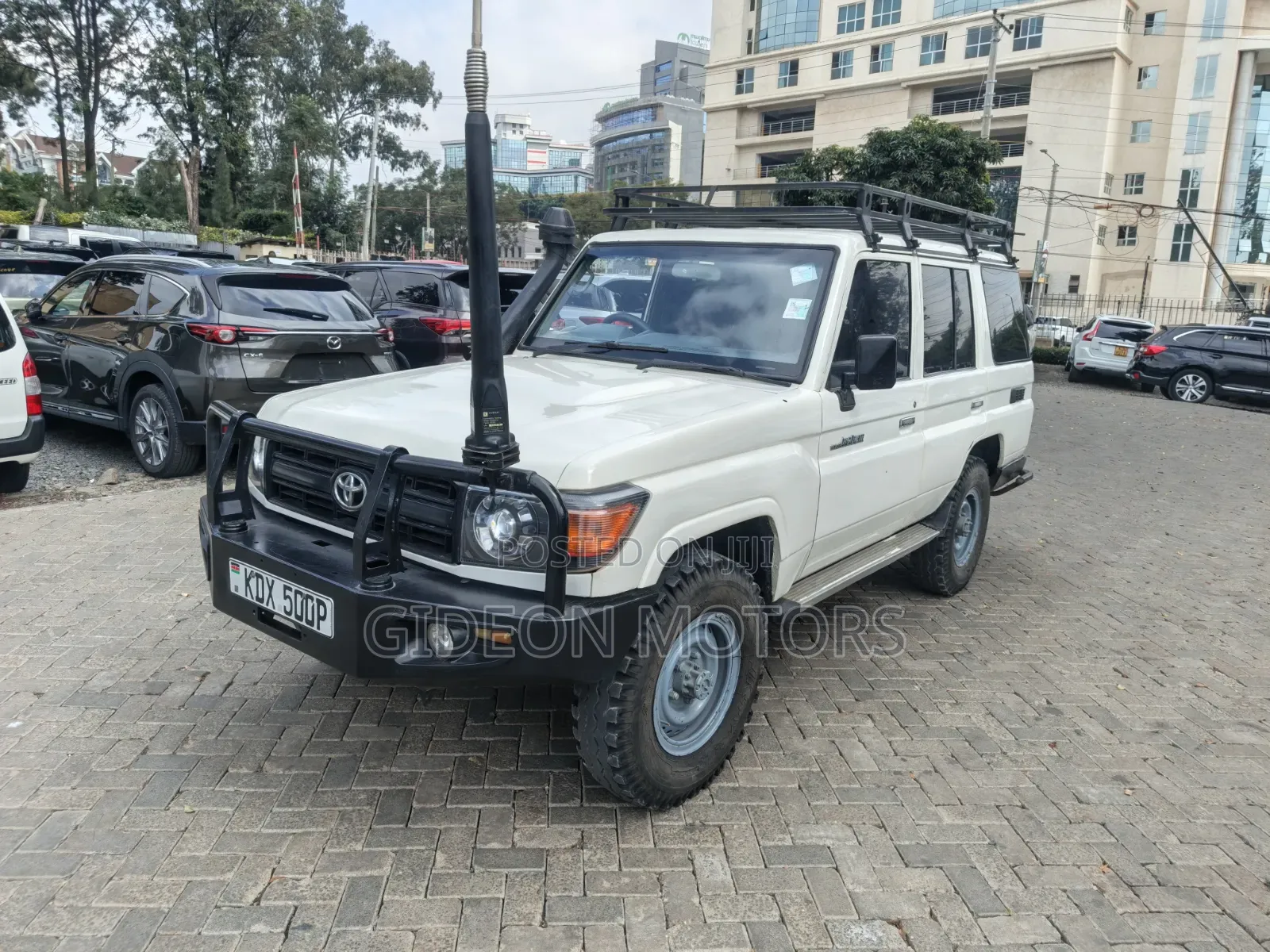 Toyota Land Cruiser 2011 White