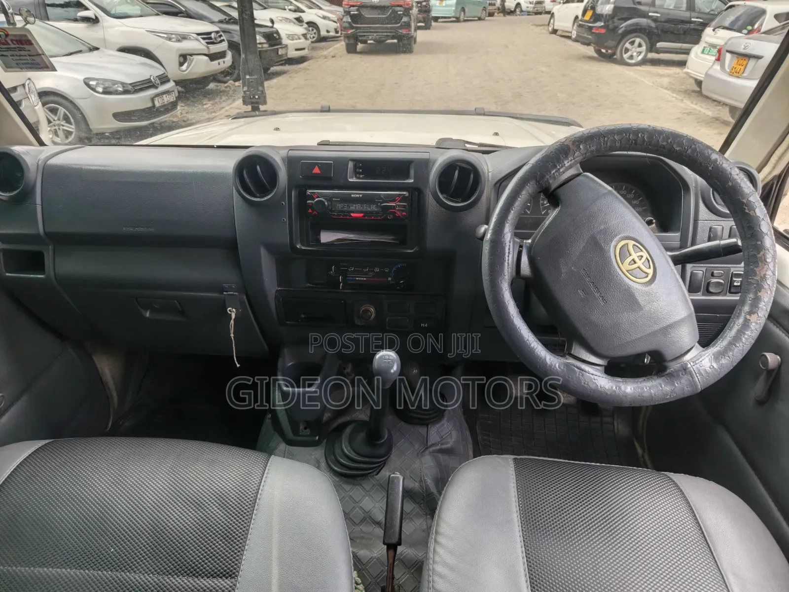 Toyota Land Cruiser 2011 White
