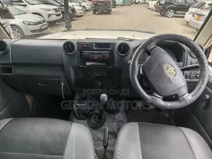 Toyota Land Cruiser 2011 White