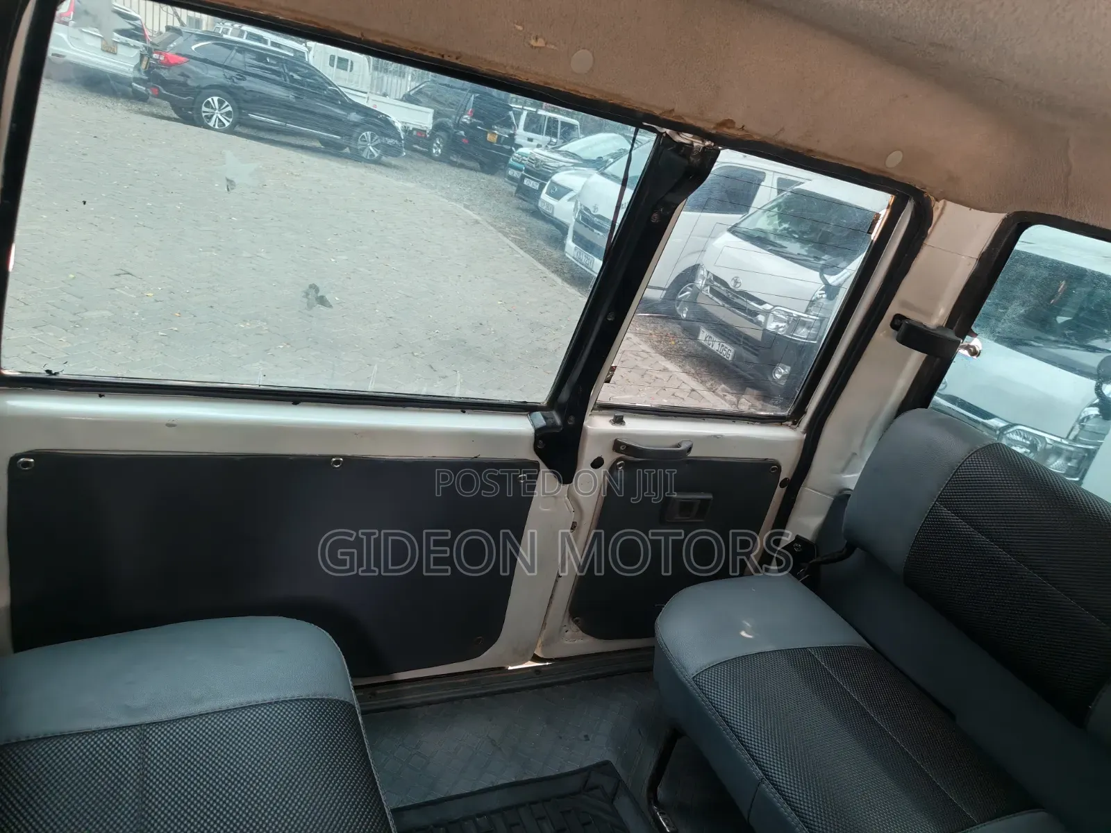 Toyota Land Cruiser 2011 White
