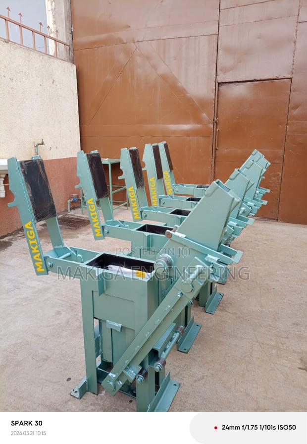 Standard Straight Interlocking Block Press Machine - thumbnail 2