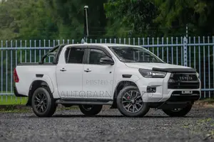 Toyota Hilux 2023 White