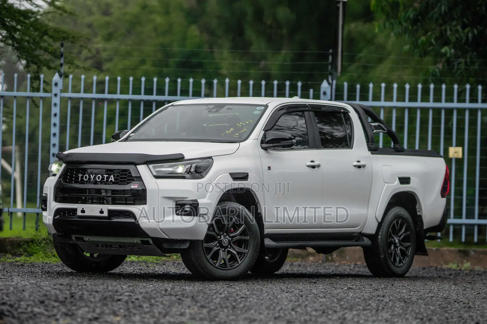 Toyota Hilux 2023 White