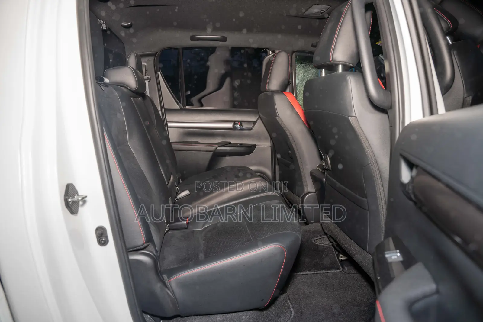 Toyota Hilux 2023 White