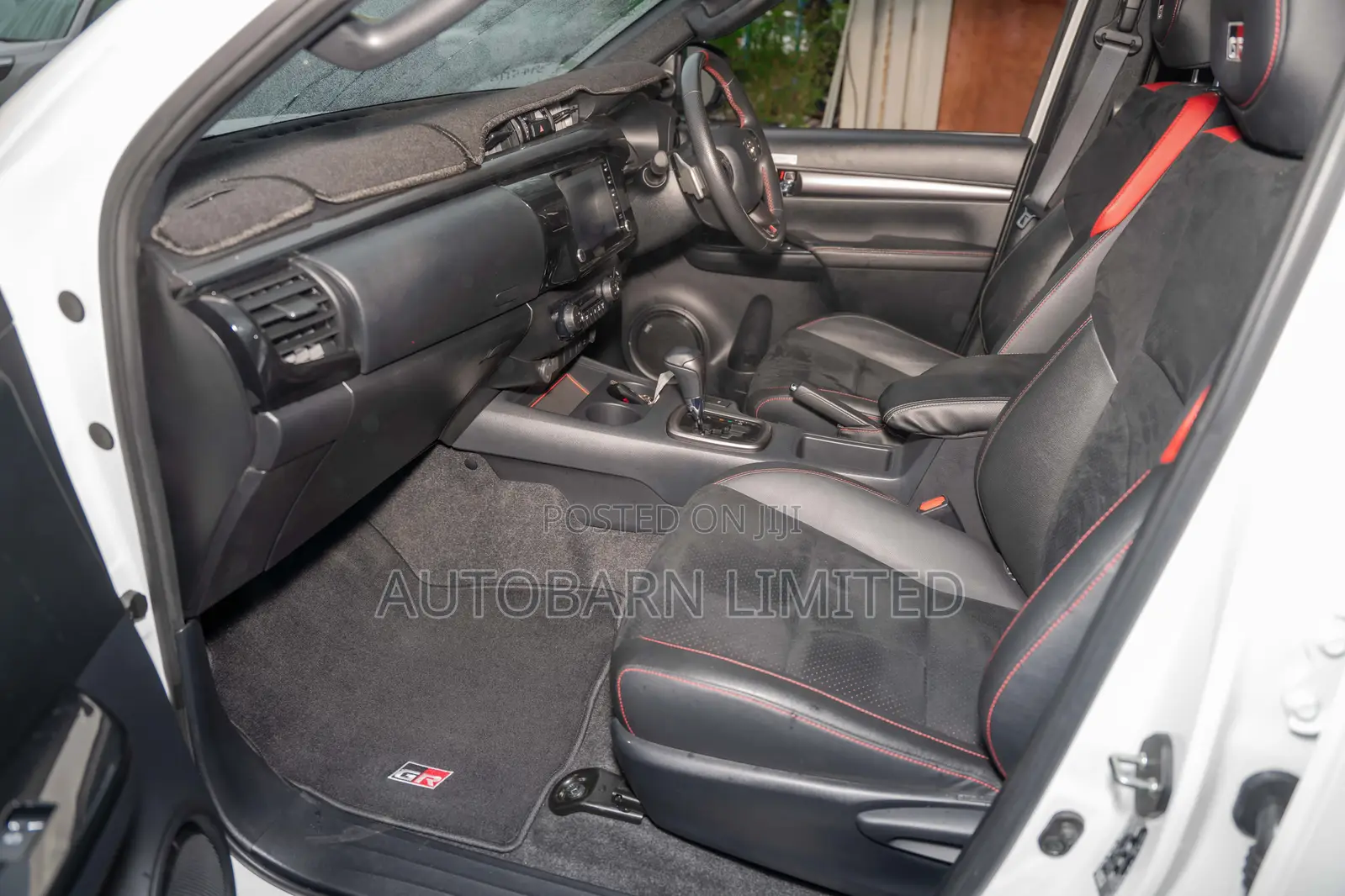 Toyota Hilux 2023 White