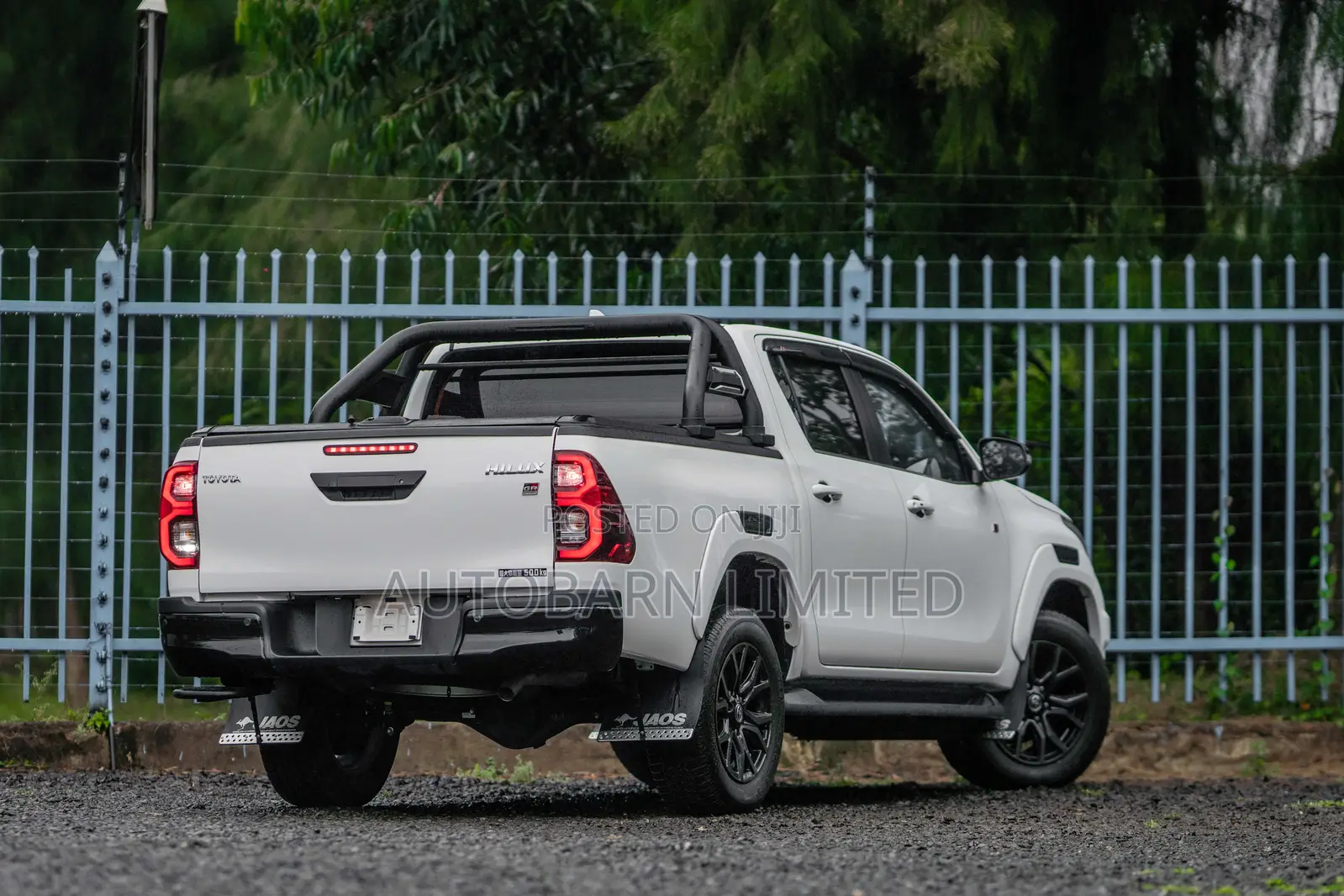 Toyota Hilux 2023 White