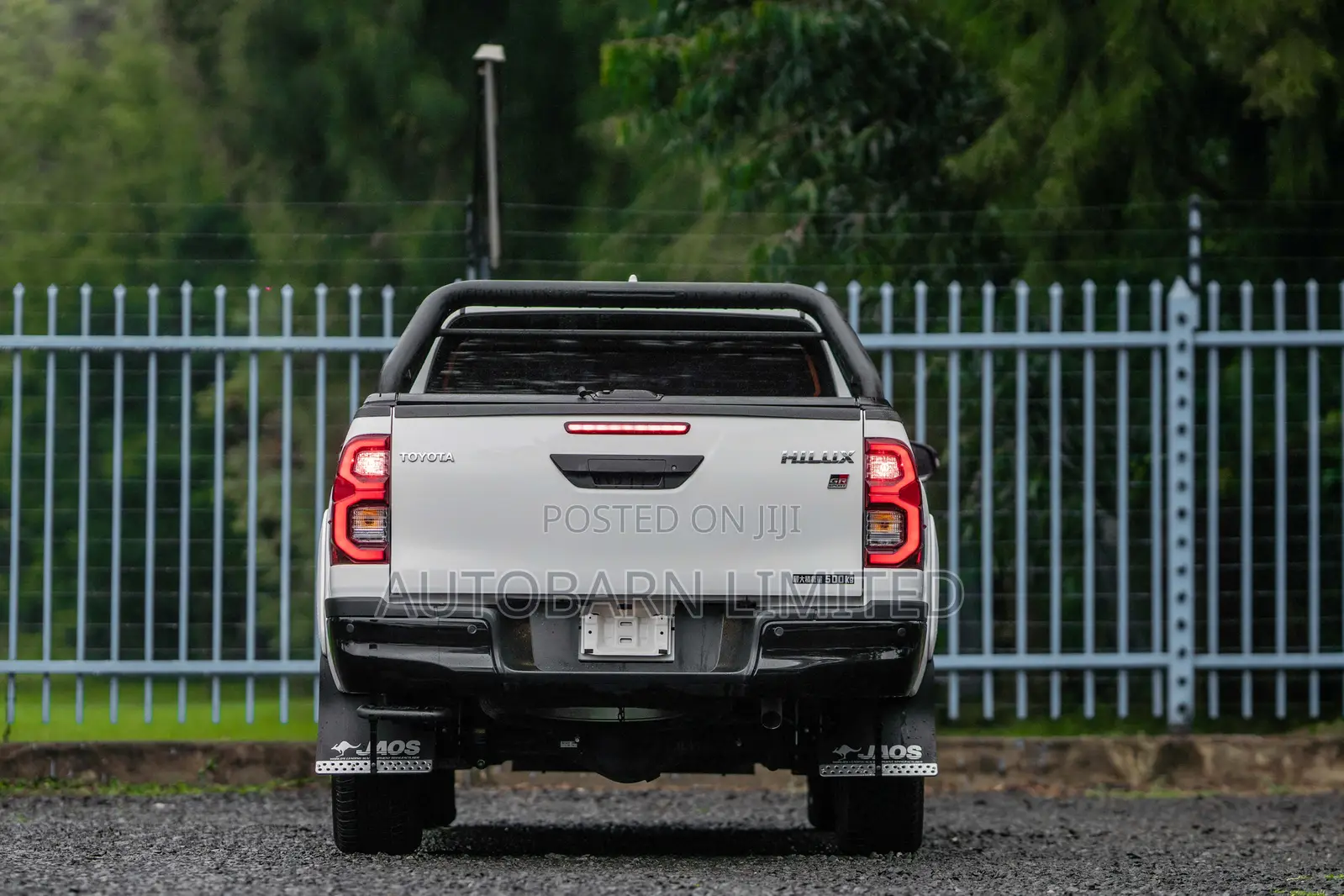 Toyota Hilux 2023 White