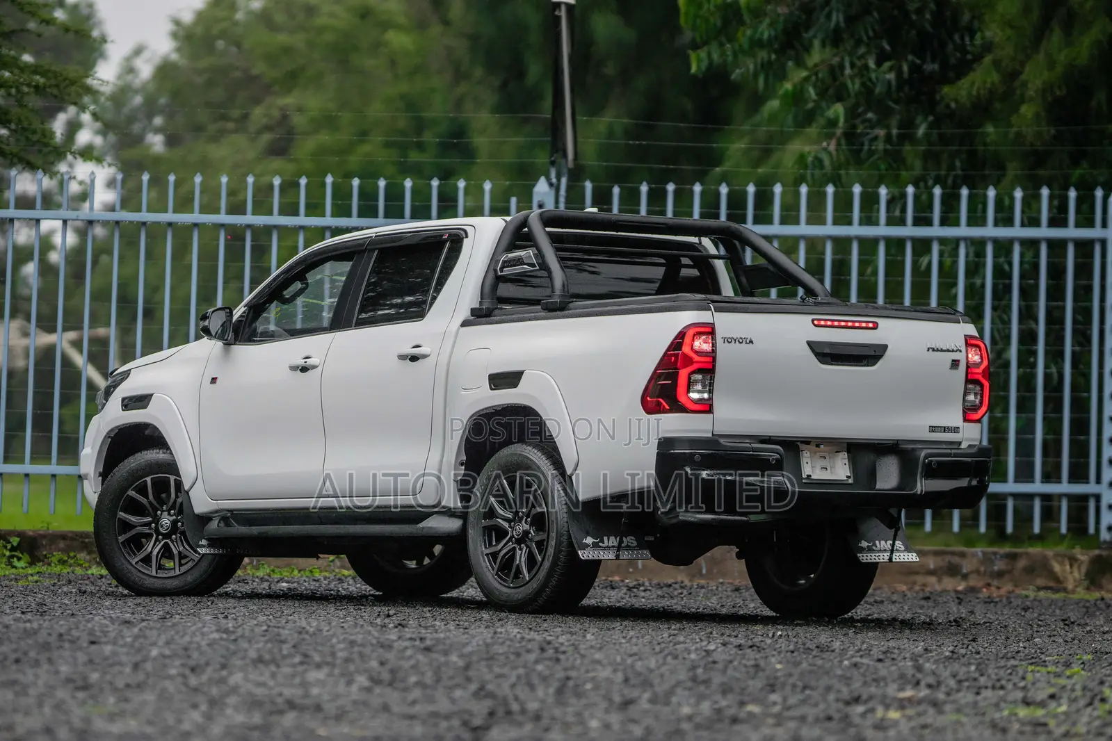 Toyota Hilux 2023 White