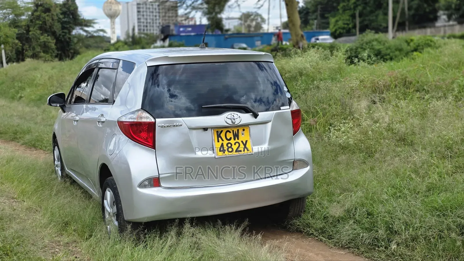 Toyota Ractis 2012 Silver