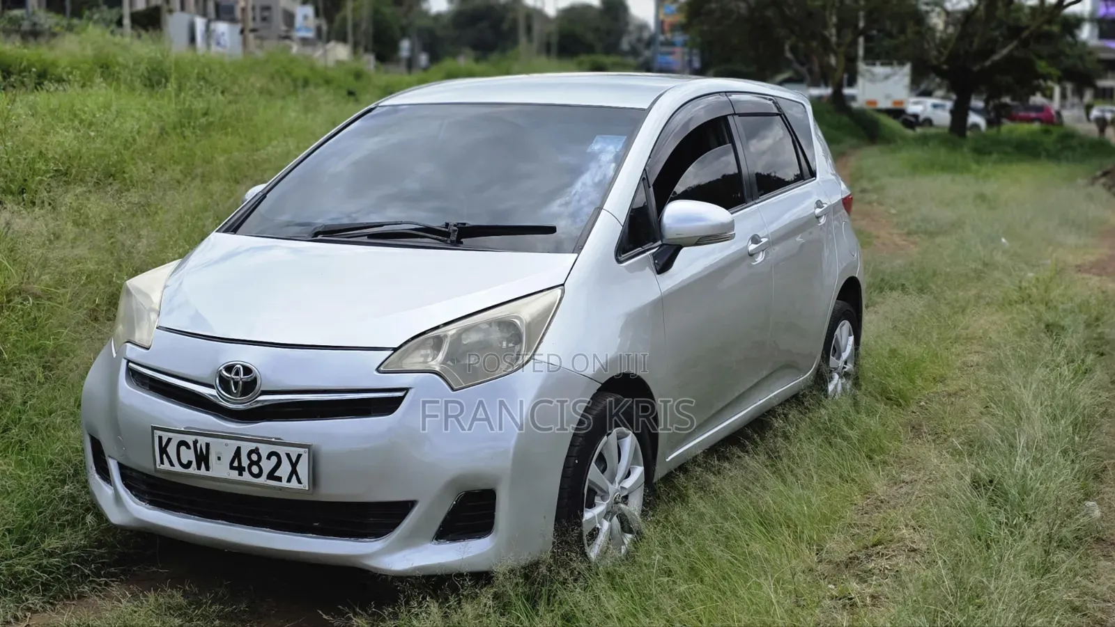 Toyota Ractis 2012 Silver