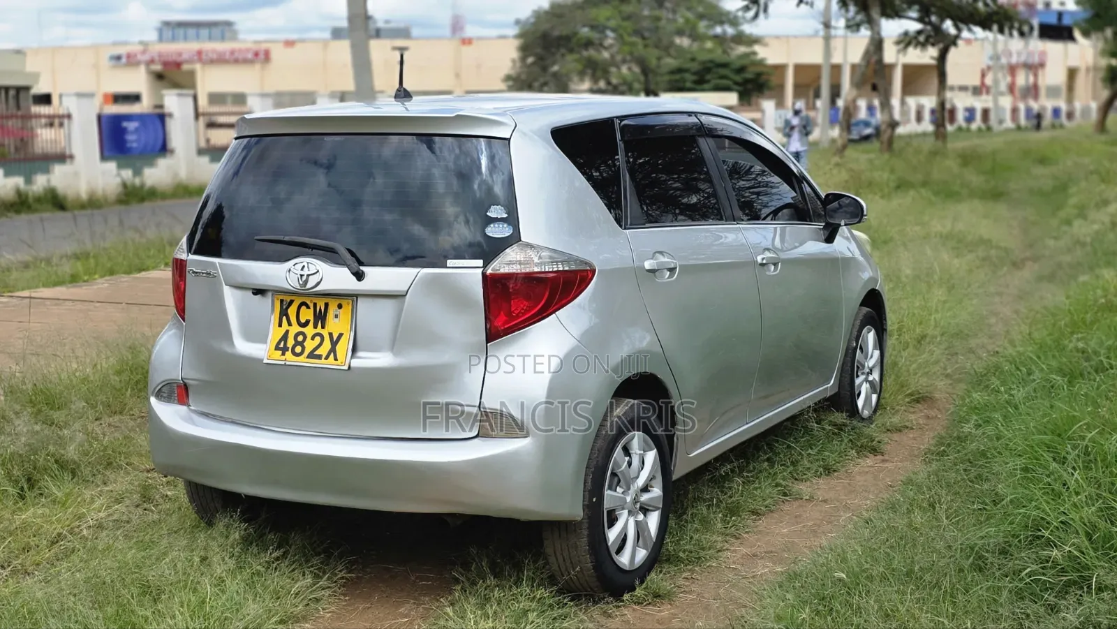 Toyota Ractis 2012 Silver