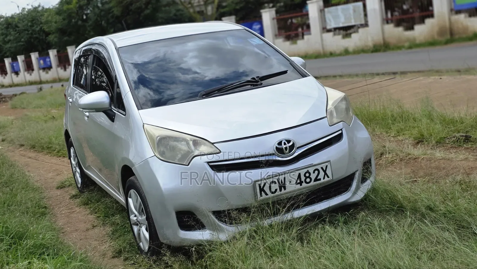 Toyota Ractis 2012 Silver