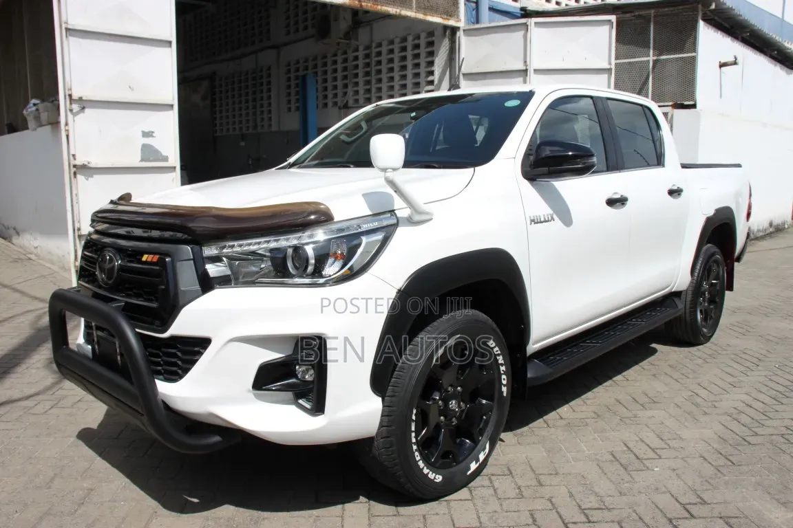 Toyota Hilux 2020 White