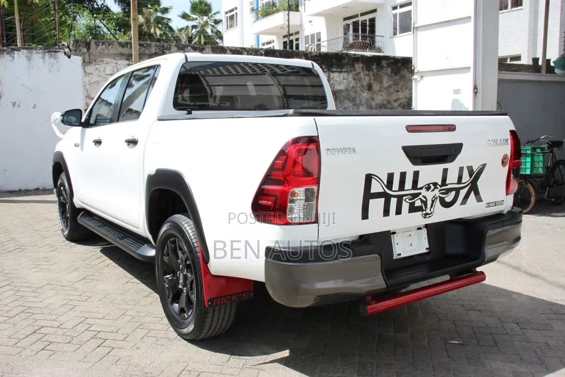Toyota Hilux 2020 White