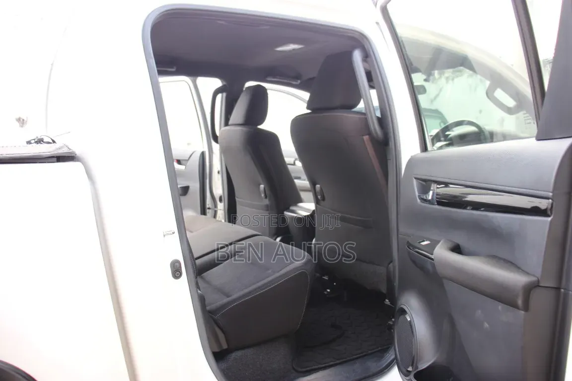 Toyota Hilux 2020 White