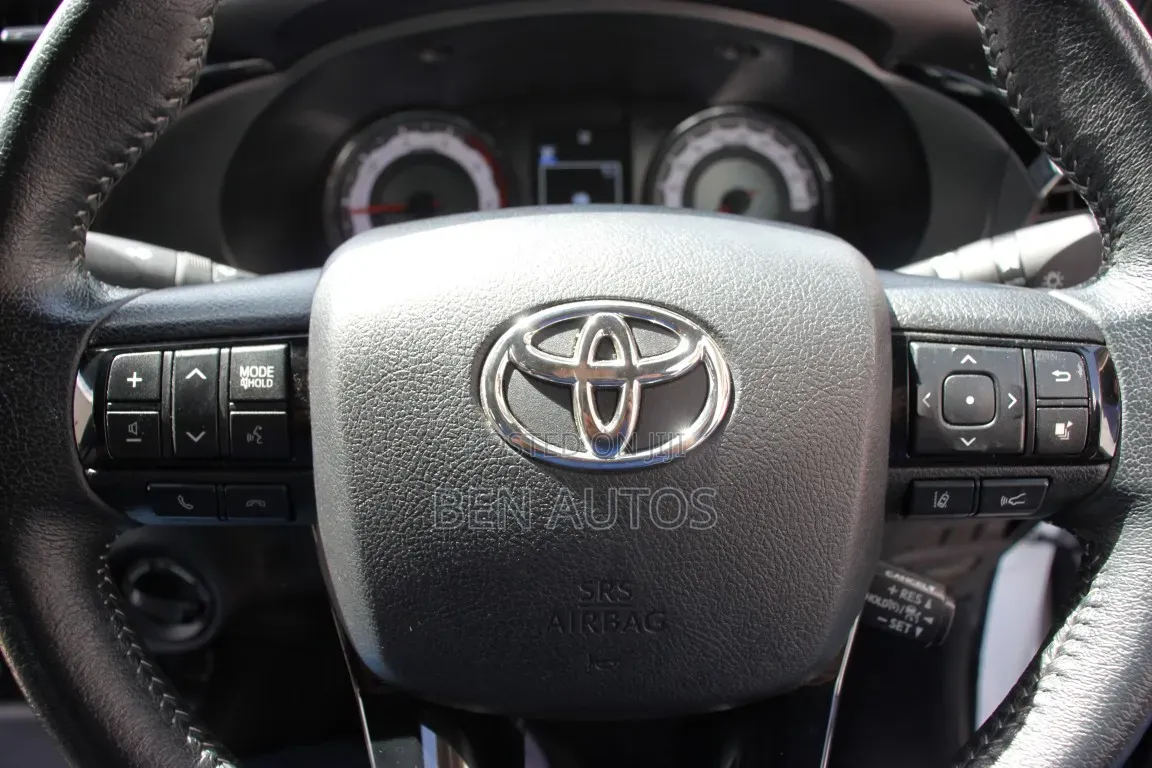 Toyota Hilux 2020 White