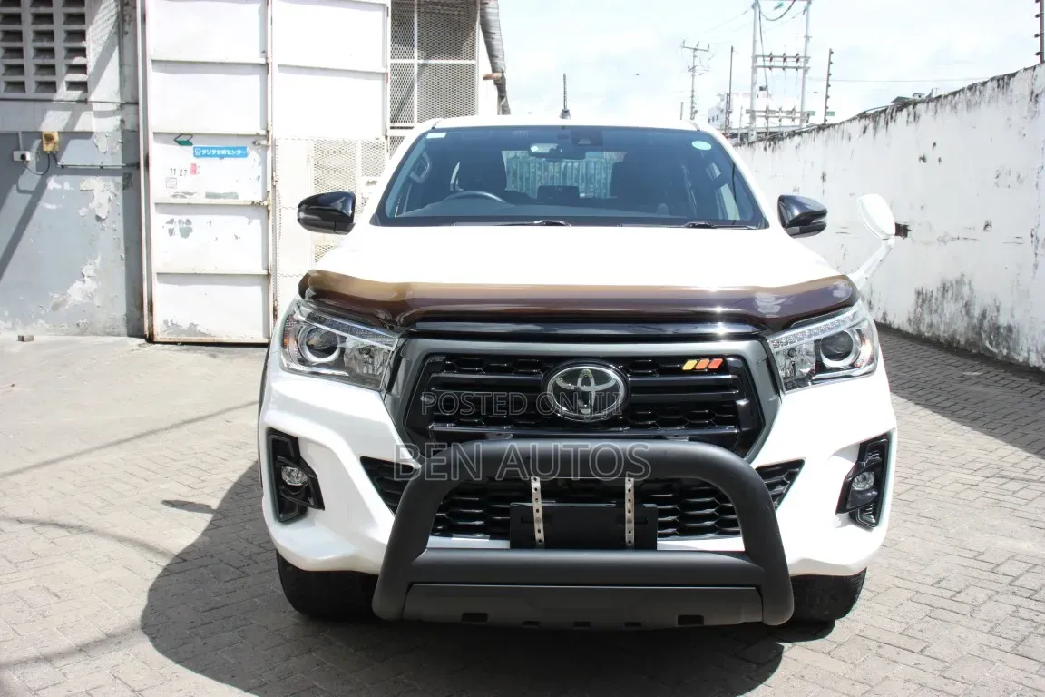 Toyota Hilux 2020 White