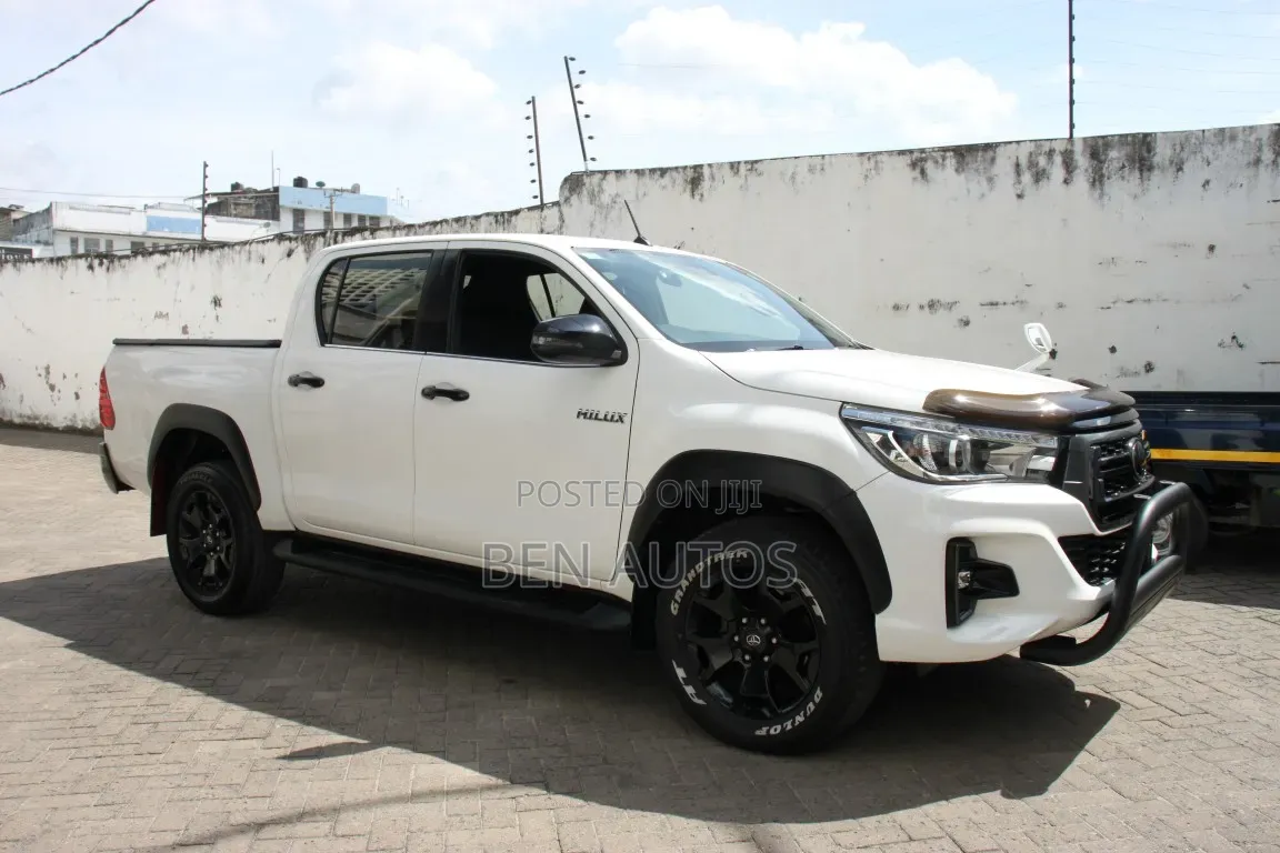 Toyota Hilux 2020 White