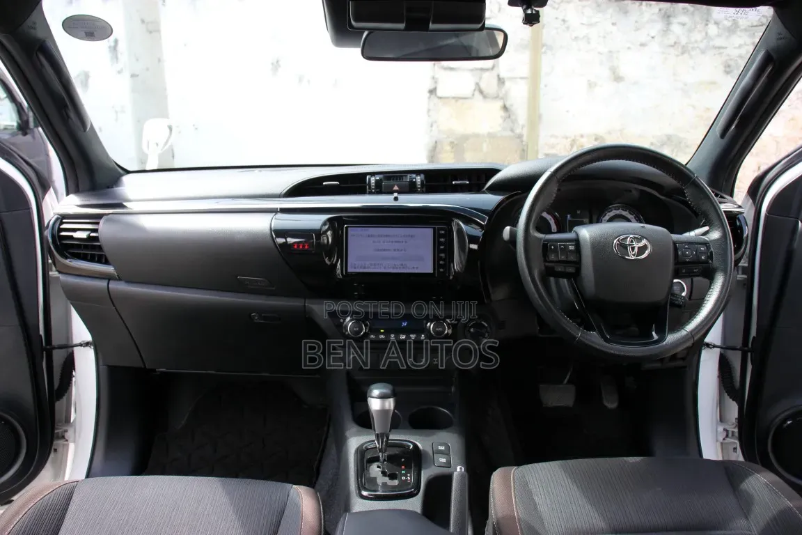 Toyota Hilux 2020 White